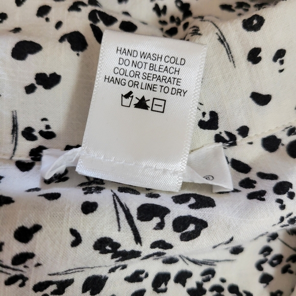 KIRIOUS Monochromatic Animal Print Short Sleeve Cropped Button Down Size XL - Picture 6 of 6